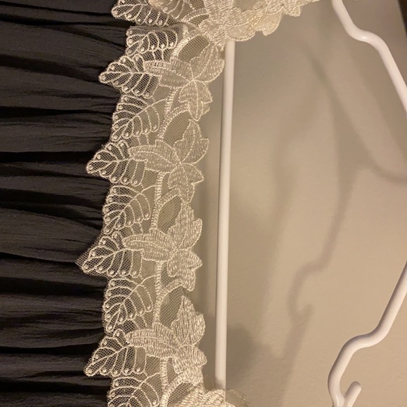 Laced grey top for just 10$ - Picture 3 of 3